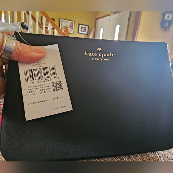 NWT Kate Spade Chelsea Medium Wristlet - Picture 2 of 9